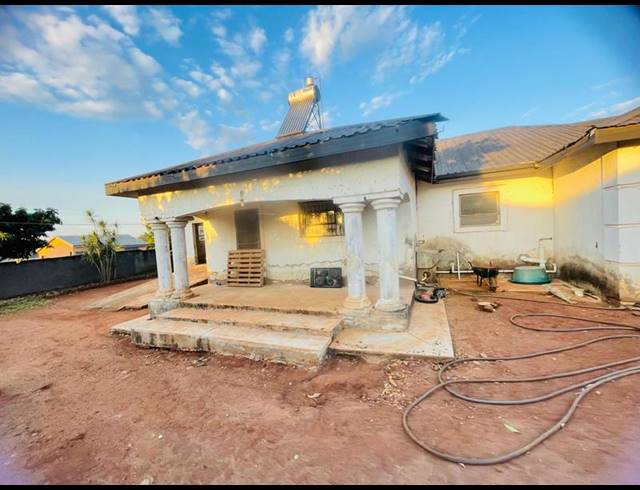 4 BEDROOM HOUSE FOR SALE IN DZWERANI
